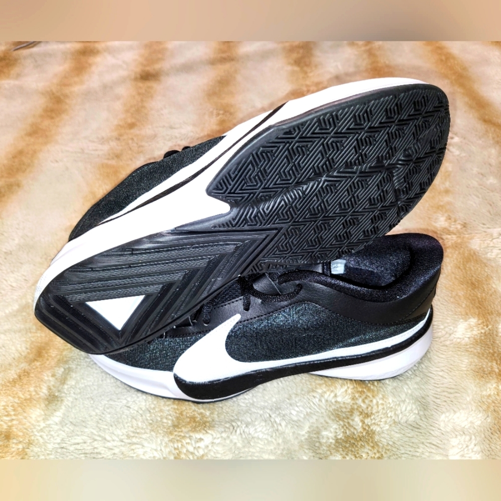 Nike Zoom Freak 5 TB Black White Basketball Shoes  DZ2946-001Men’s Sz 10